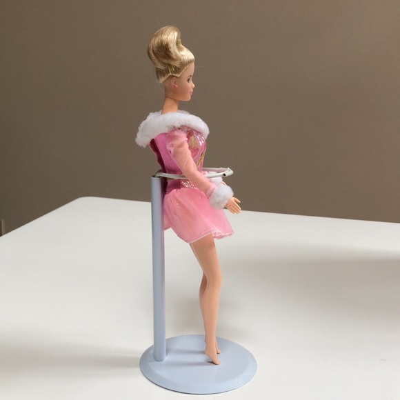 ⭐️Host Pick⭐️ - Jewel Skating Barbie - Picture 8 of 11